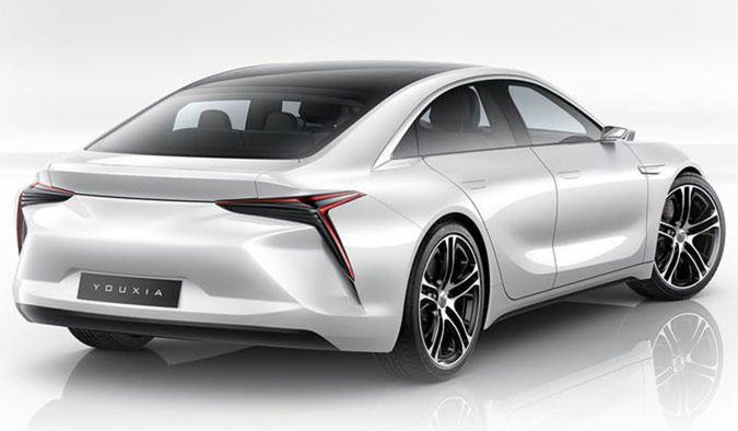 Zadné svetlá akoby patrili Lexusu RC alebo NX.