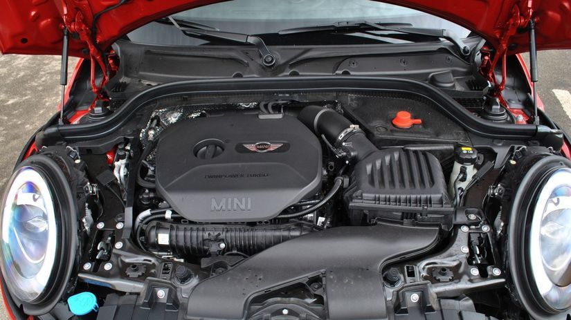 Twin turbo si s väčším Mini dokáže poradiť bez...