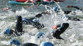 Hrôzostrašný útok. Triatlonistovi sa na tréningu pokúsili odpíliť nohy