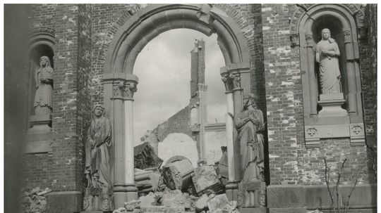 Japonské mesto Hirošima po bombovom útoku pred...