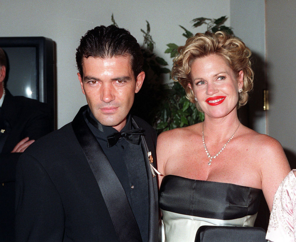 Rok 1996: Herec Antonio Banderas s manželkou...