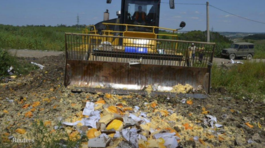 Rusi likvidujú tony potravín zo Západu, chudobným ich dať nechcú