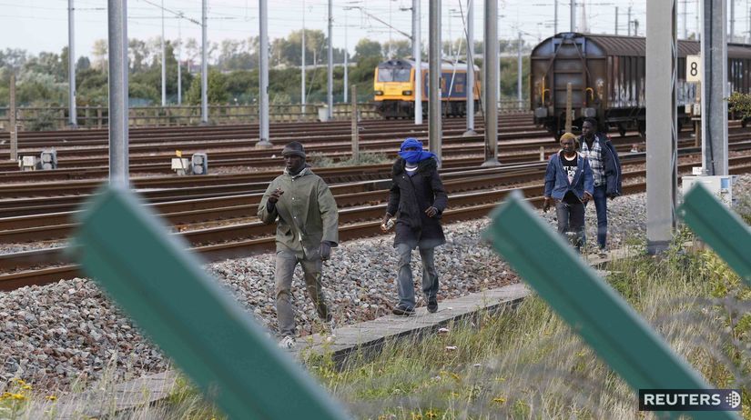 utečenci, migranti, calais, eurotunnel, vlaky