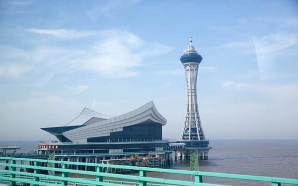 Oceánsky most cez záliv Hangzhou patrí medzi...