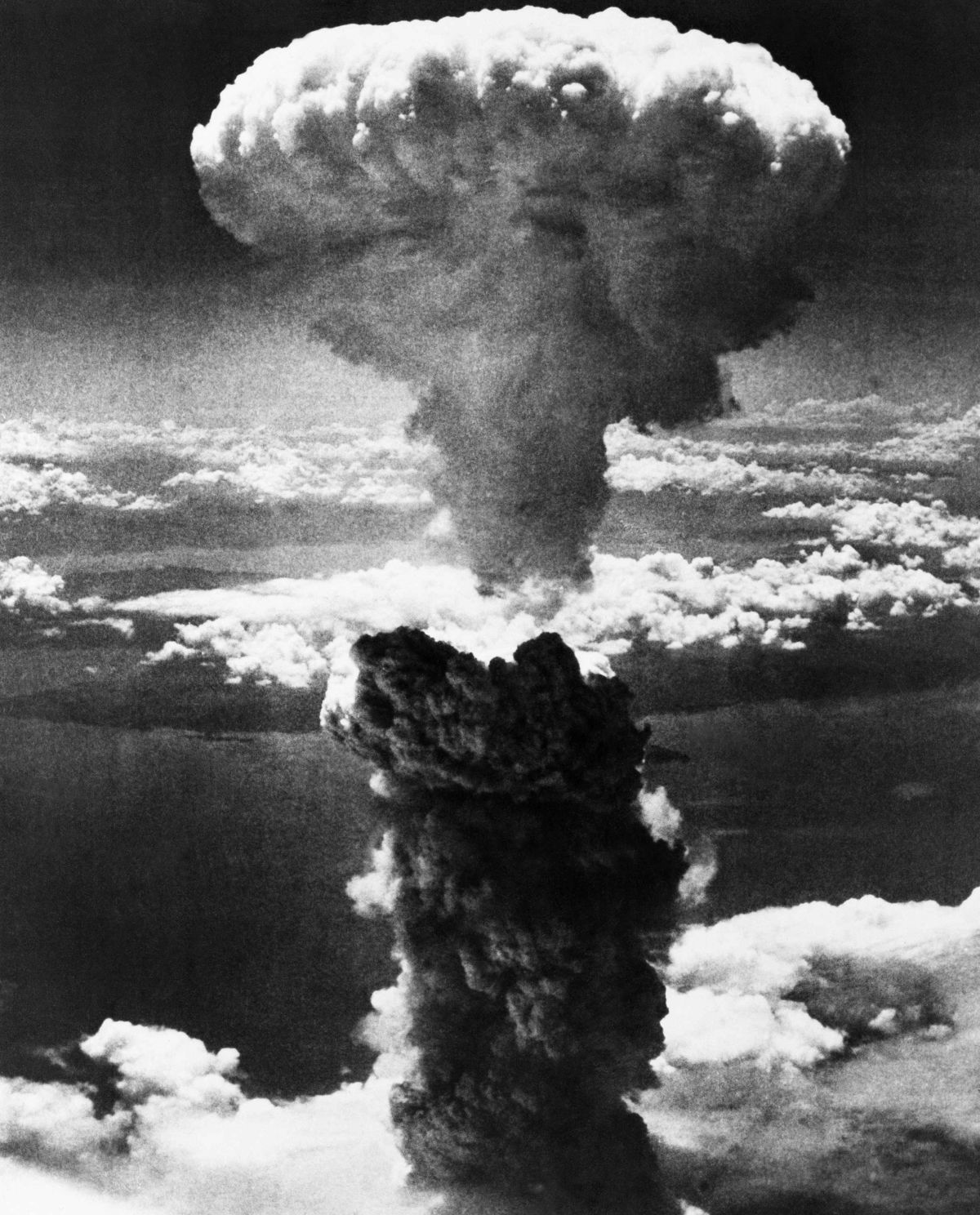 Výbuch jadrovej bomby nad Nagasaki.