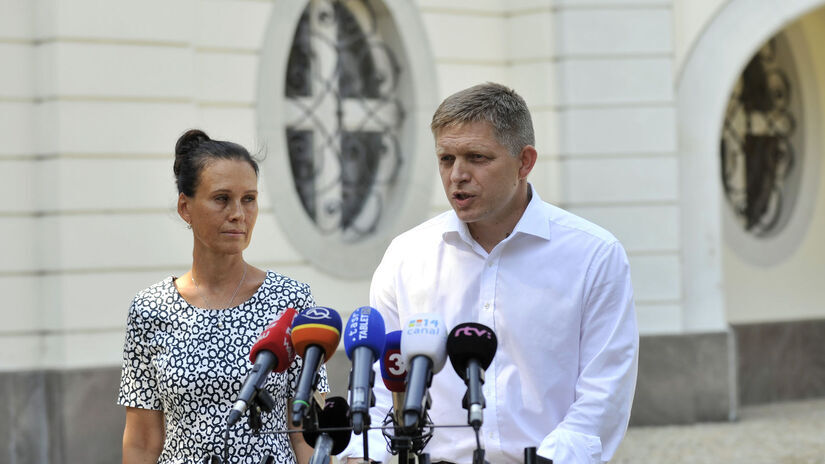 Svetlana Ficová a Robert Fico počas brífingu na...