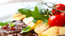 Štyri chyby, ktorých sa dopúšťame pri obede. A priberáme