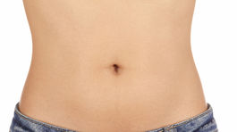 Ako sa ráno prebudiť s plochým bruškom?