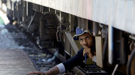 Utečenci spôsobili uzavretie železničnej trate do Maďarska