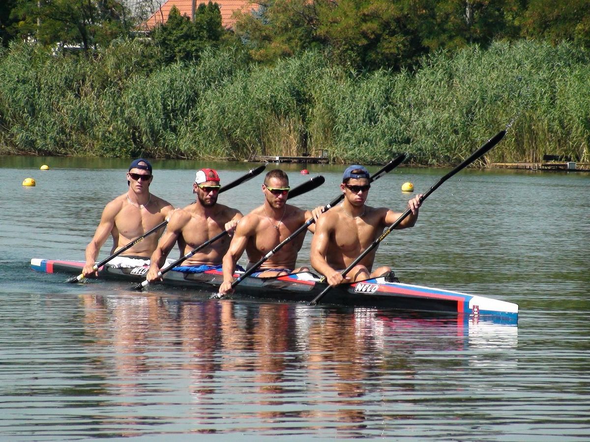 Slovenský štvorkajak (zľava) Tibor Linka, Juraj...