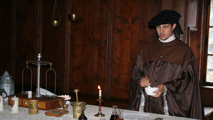 Masti, sirupy, tinktúry, odvary - niečo treba...