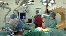 Strieborný prístroj "vypne" tras, bolesť a ovláda močový mechúr