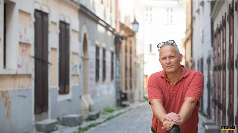 Juraj Šebesta sa vo svojej poviedke Groteska...