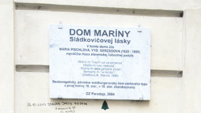 Pamätná tabuľa na rodnom dome Maríny Pischlovej.