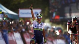 Chaves späť do červeného dresu, Peter Velits unikol