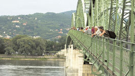 Virtuálne mosty medzi ľuďmi nedovolia zbúrať tie reálne