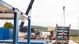 Berg stavia pre utečencov kontajnery