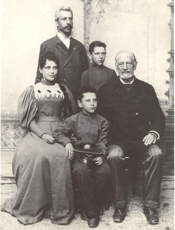 Francisci so synom Fedorom, jeho ženou a deťmi....