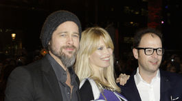 Rok 2010: Zľava: herec Brad Pitt, modelka Claudia Schiffer