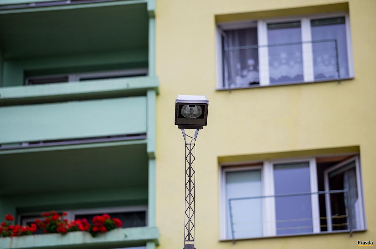 Zasiahnu pouličné lampy do súkromia obyvateľov?