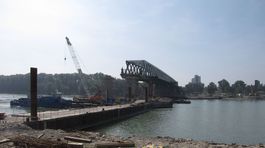 Bratislavský Starý most koncom mesiaca spojí brehy Dunaja