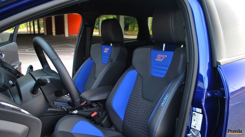 Ford zákazníkov usádza do športových sedačiek...