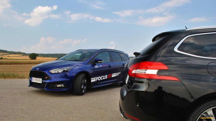 Kým Focus sa tvári, že sa vracia z okruhu,...