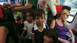 Vo vlaku v Břeclavi zadržala česká polícia vyše 200 utečencov