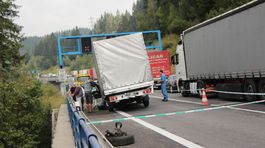 V chladiarenskom vozidle vo Francúzsku našli 31 migrantov