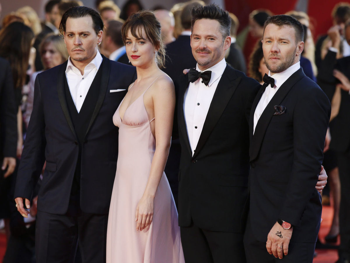 Zľava: Johnny Depp, Amber Heard, Scott Cooper a...