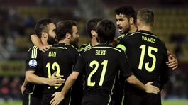 Španielom pomohol vlastný gól, na postup im chýba jedna výhra