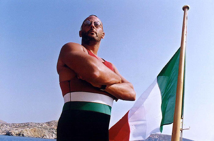 Jean Reno vo filme Magická hlbočina Luca Bessona.