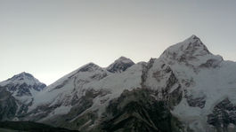 Lavína v himalájskom priesmyku zabila troch ľudí, ďalších sedem je nezvestných