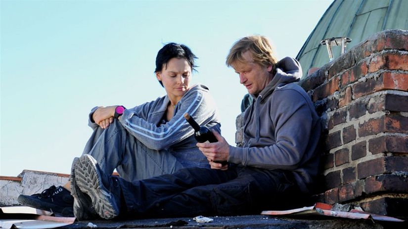 Matěj Hádek s Gabrielou Mikulkovou vo filme Posel.