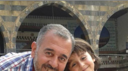 Jeho rodina je šokovaná. Kto je muž, ktorého podrazila kameramanka?