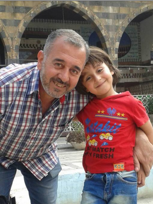 Sýrčan Osama Abdul Mohsen so sedemročným synom...