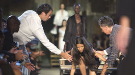 A bác! Modelky padali ako hrušky, toto veru nebola ukážková chôdza