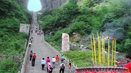 V skaliskách či džungli. Tieto schody sú vytesané priamo do divokej prírody