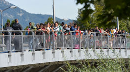 Prúd utečencov do Nemecka a Rakúska neustáva