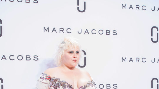 Speváčka Beth Ditto sa tiež obliekla do jednej...