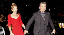 Herec Josh Brolin pricestoval do Toronta s priateľkou Kathryn Boyd.