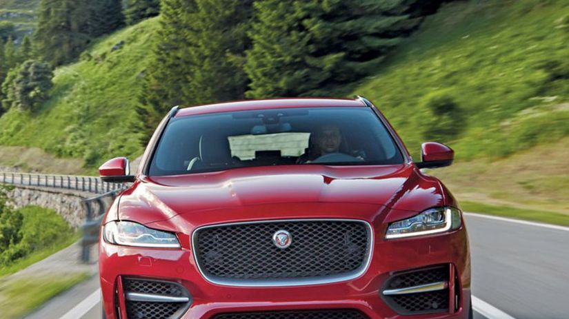 V teréne je F-Pace vyzbrojené systémom All...