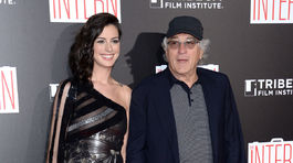 Anne Hathaway a Robert De Niro