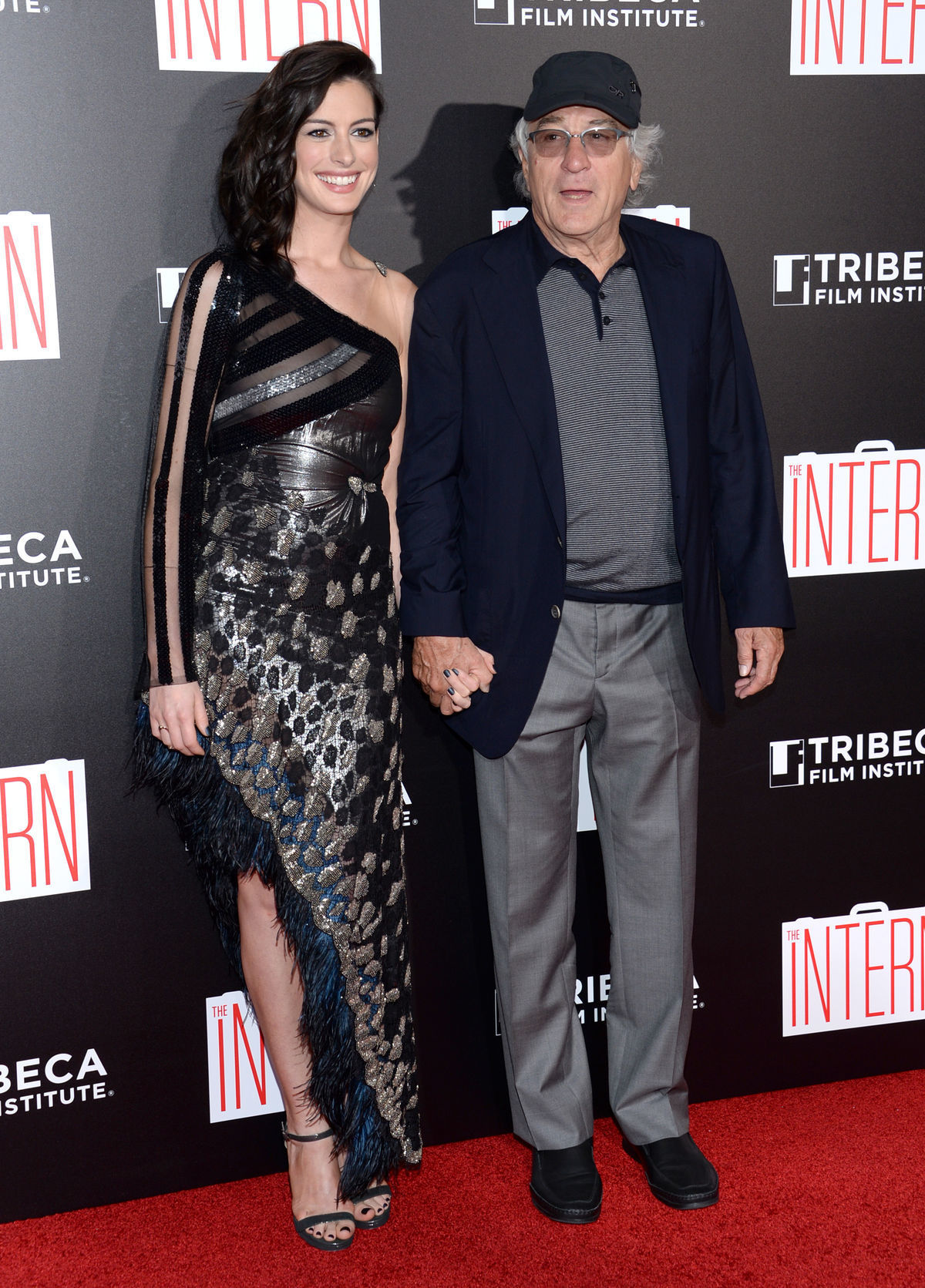 Anne Hathaway a Robert De Niro na premiére...