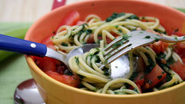 Zelený, chutný a nízkokalorický obed! Skúste špenát a cestoviny