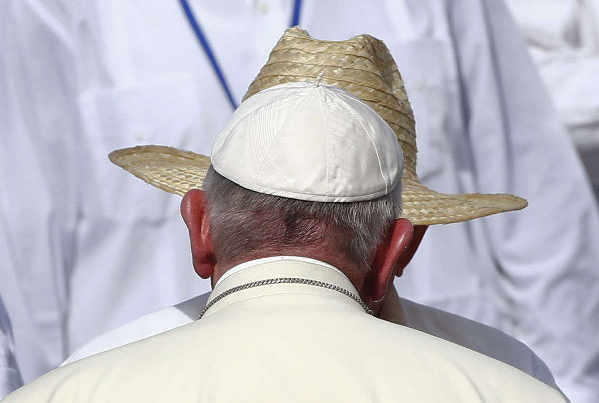 pápež, sombrero