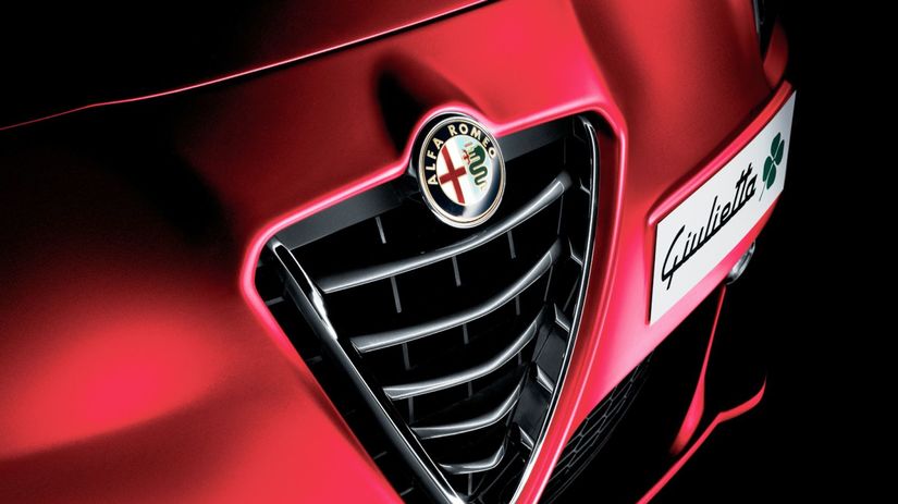 Na chvoste sa umiestnila Alfa Romeo s...