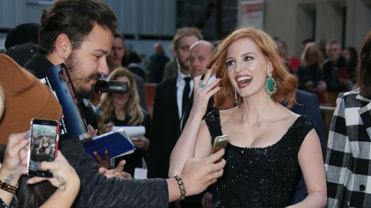  Jessica Chastain medzi fanúšikmi počas...