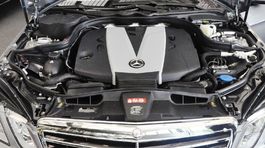 Mercedes utlmí diesle. Prednosť dostanú benzínové hybridy