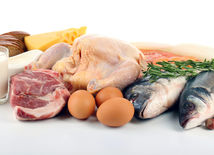 vitamín B12, mäso, ryby, vajcia.